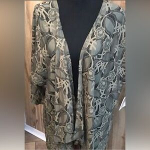 62 green lace kimono